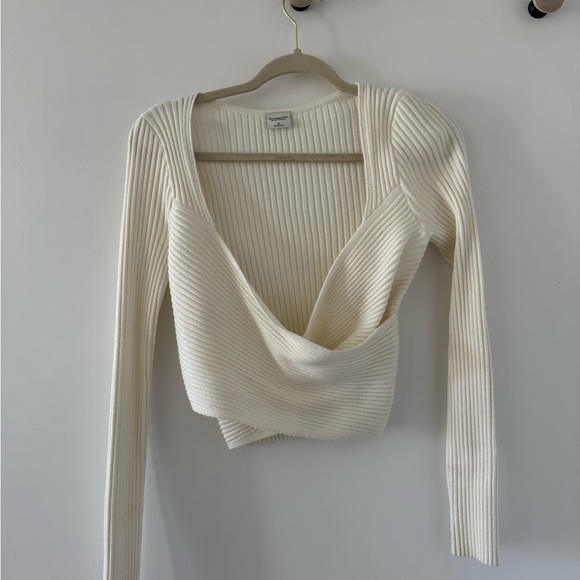 Abercrombie & Fitch sweater - Picture 3 of 3